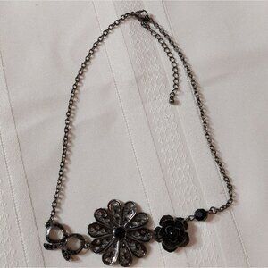 🔴 Linked Bow and Flowers Statement Choker Necklace Gunmetal